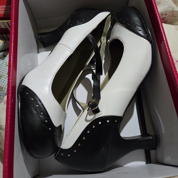 Oxford Mary Jane Pump size 8 - Picture 6 of 9